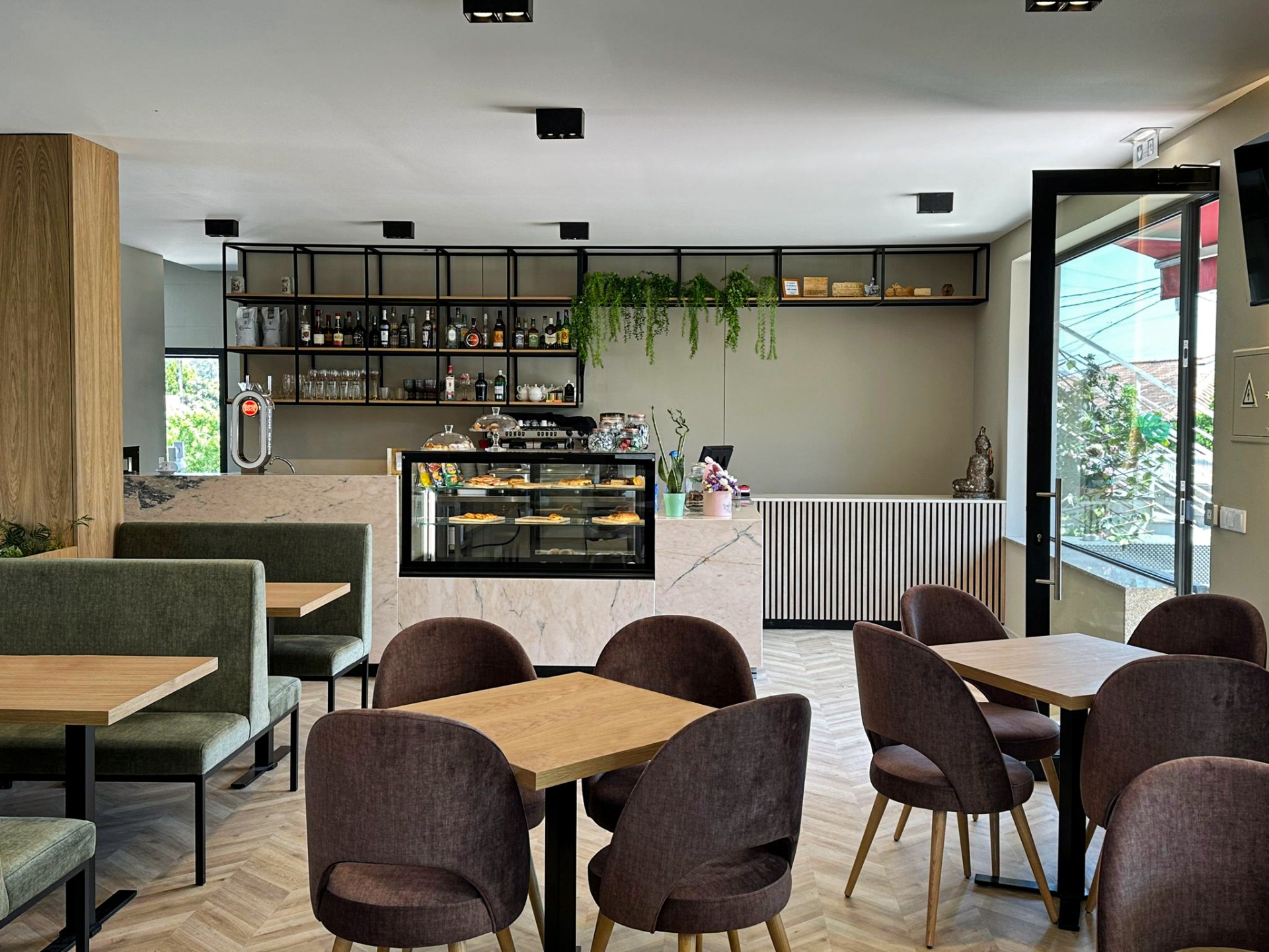CAFÉ F